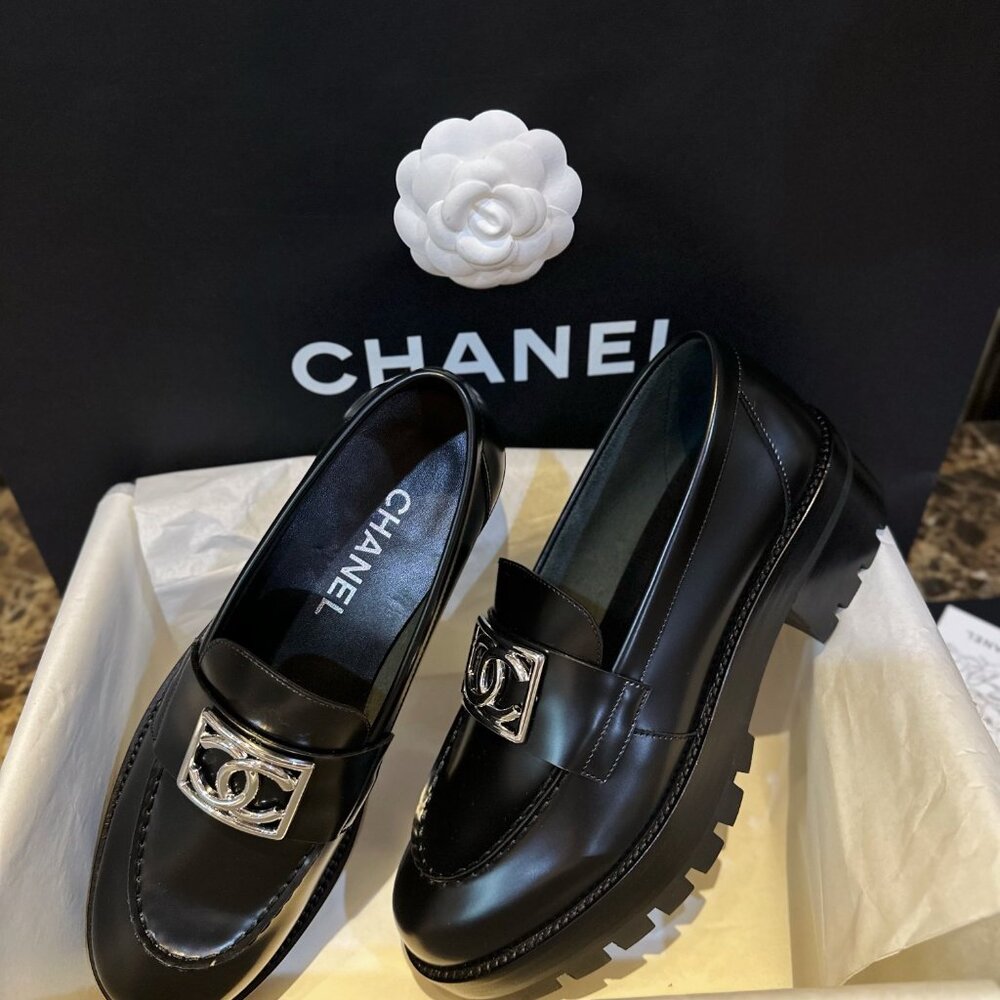 Women's Chanel loafers🎉 - Picture 6 of 8